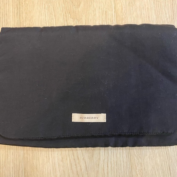 Burberry Diaper Bag and change pad - Picture 5 of 9